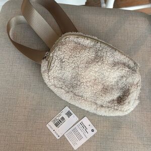 Lululemon Everywhere Belt Bag Fleece Natural/Ivory with tags